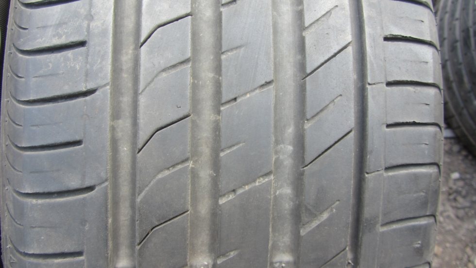 Letní pneu 245/40/18 Nexen - 2