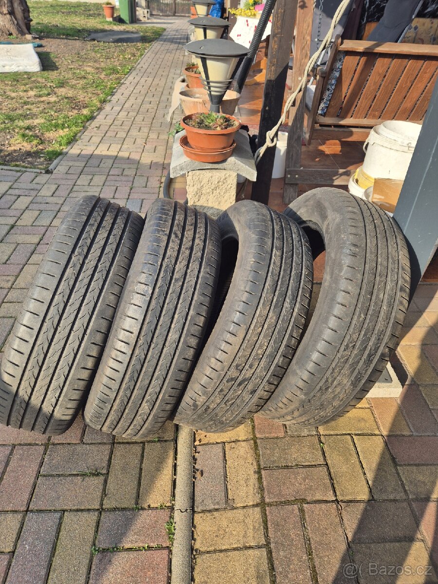 Pneumatiky 4000 Kč celkem - 2