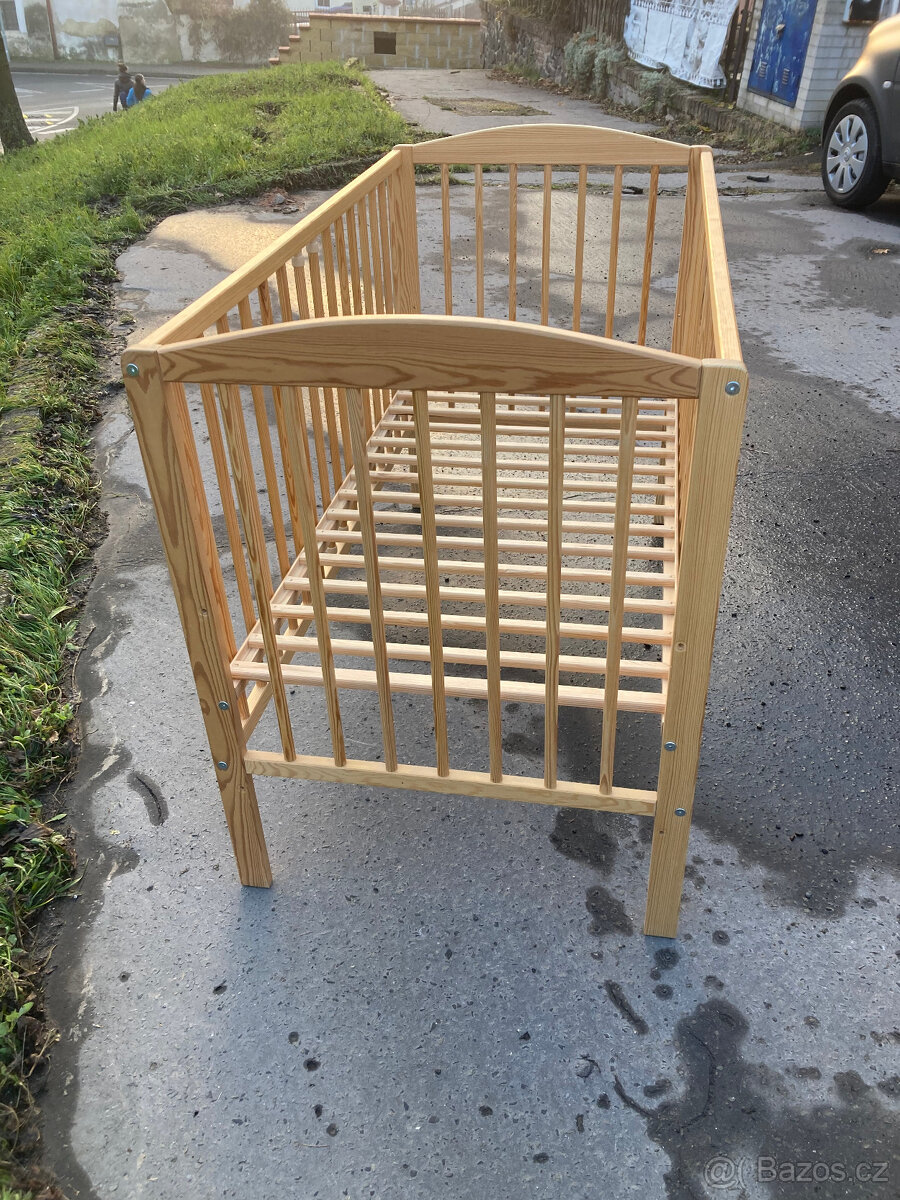 Dřevěná postýlka - 2