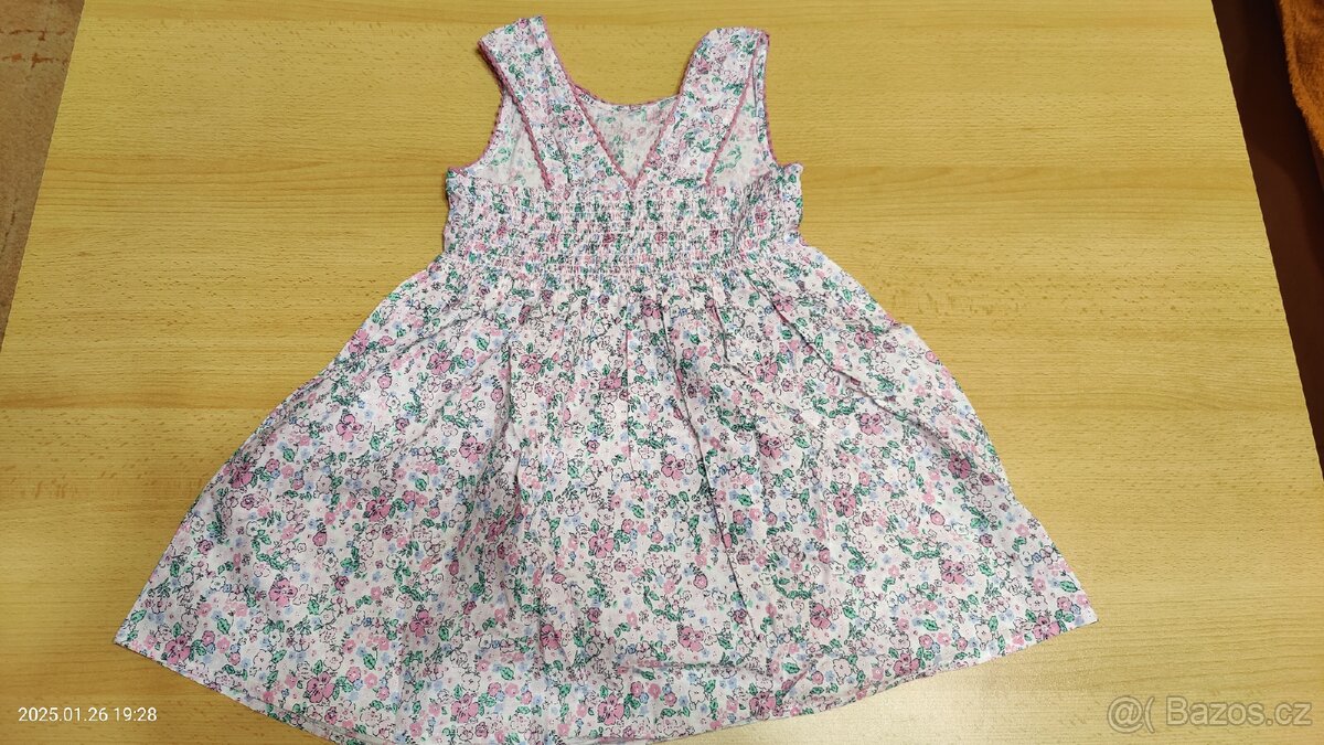 Dívčí šatičky vel. 122 - 2