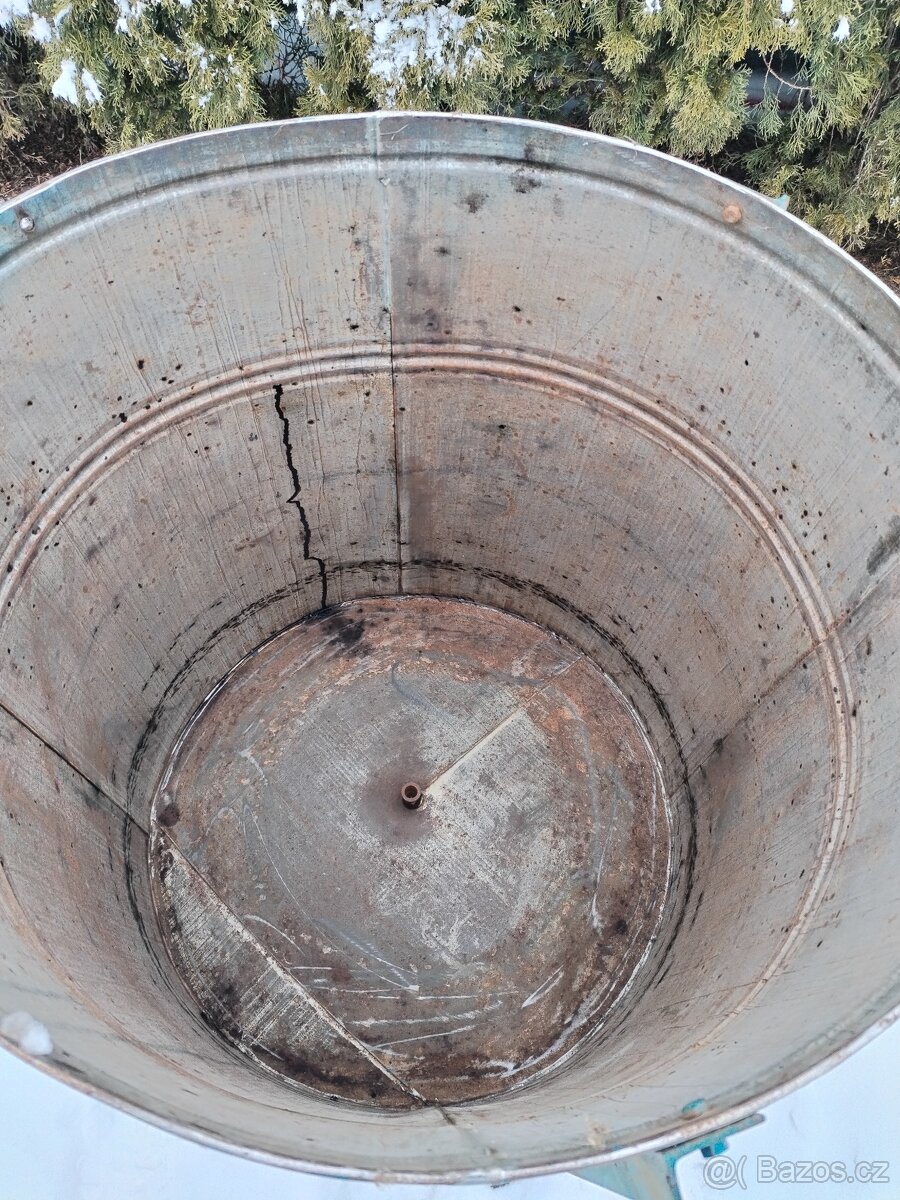 Medomet čtyř rámkový před renovací - nátěrem - 2