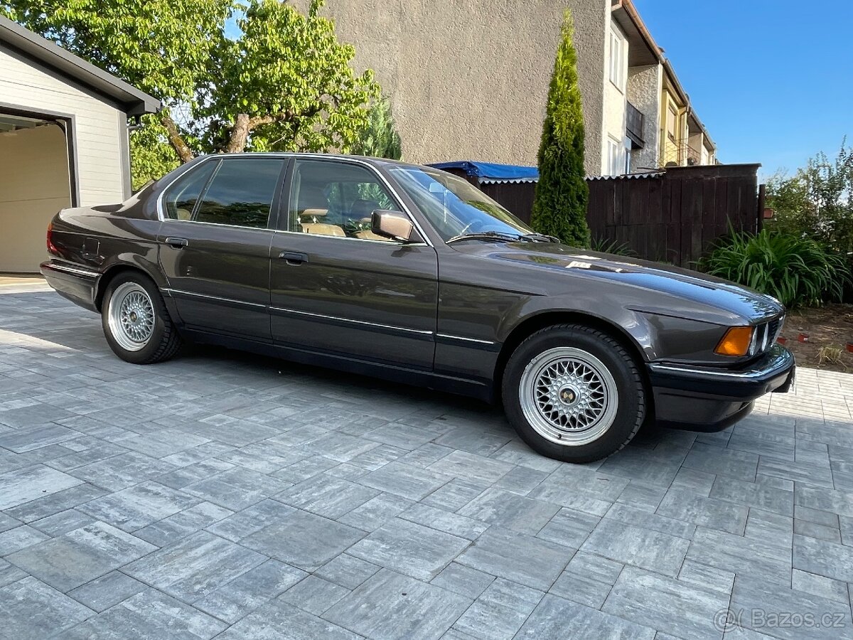 BMW 735i e32, manuál, veteránská testace - 2