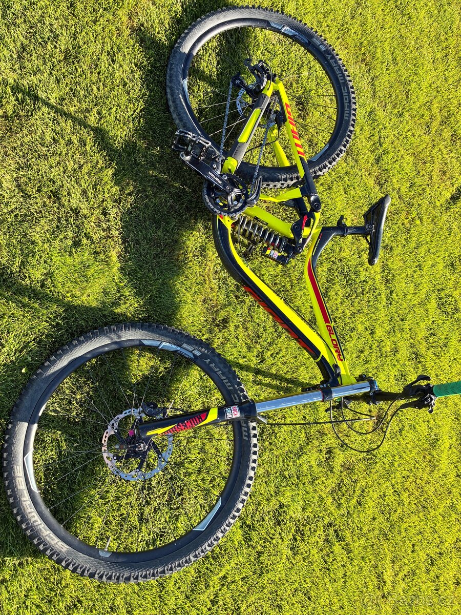 DH Giant Glory vel M 27,5“ - 2