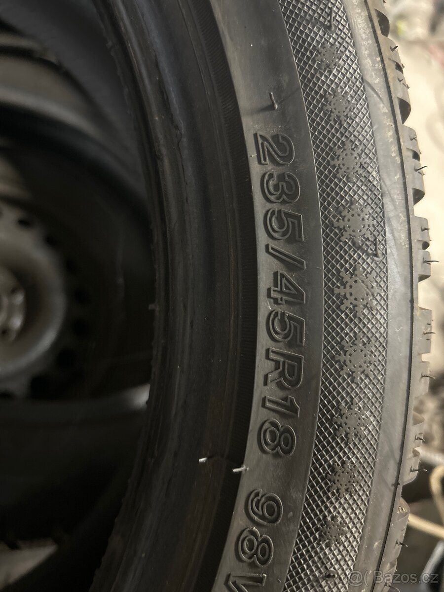 Zimní 235/45 R18 98v - 2