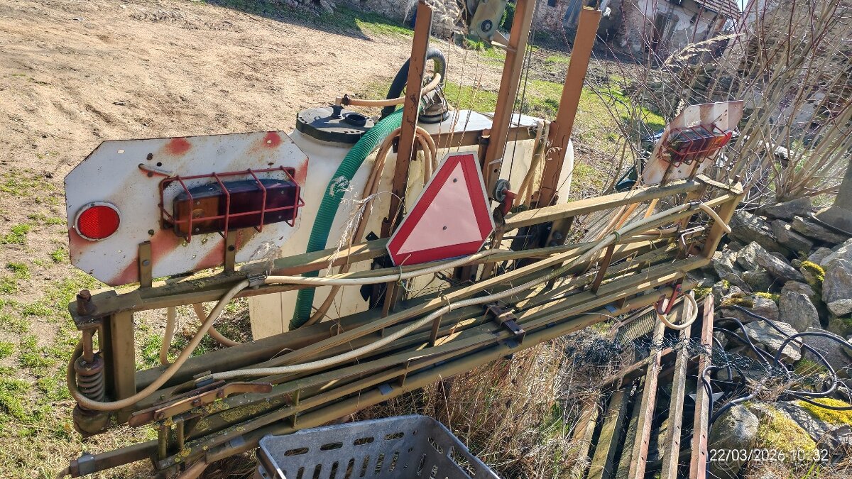 Postřikovač nesený za traktor - 2