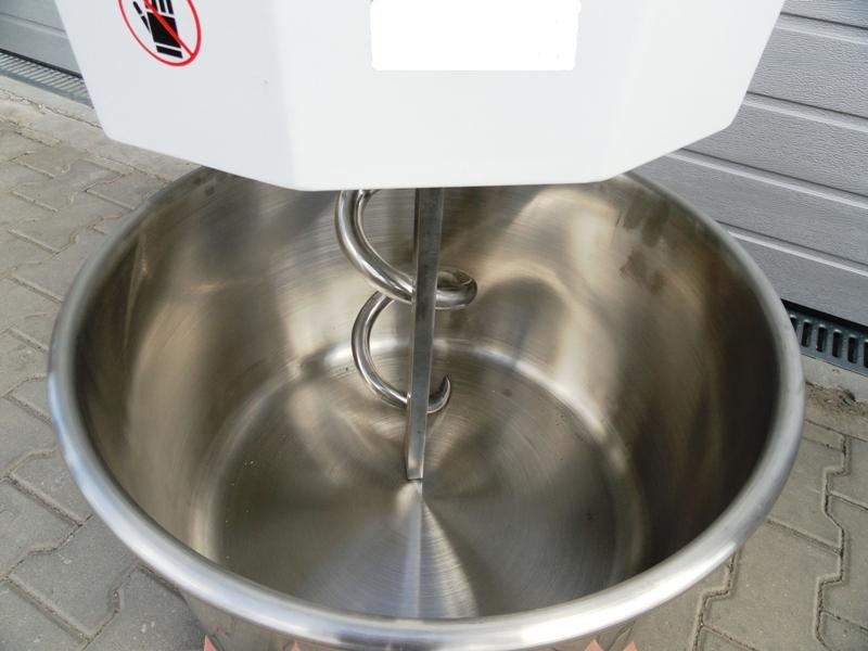 Hnětač těsta 30 L Spirálový hnětač těsta profi - 2