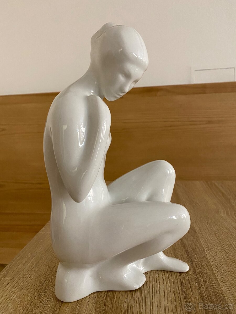 Keramická soška ženy Royal Dux - 2