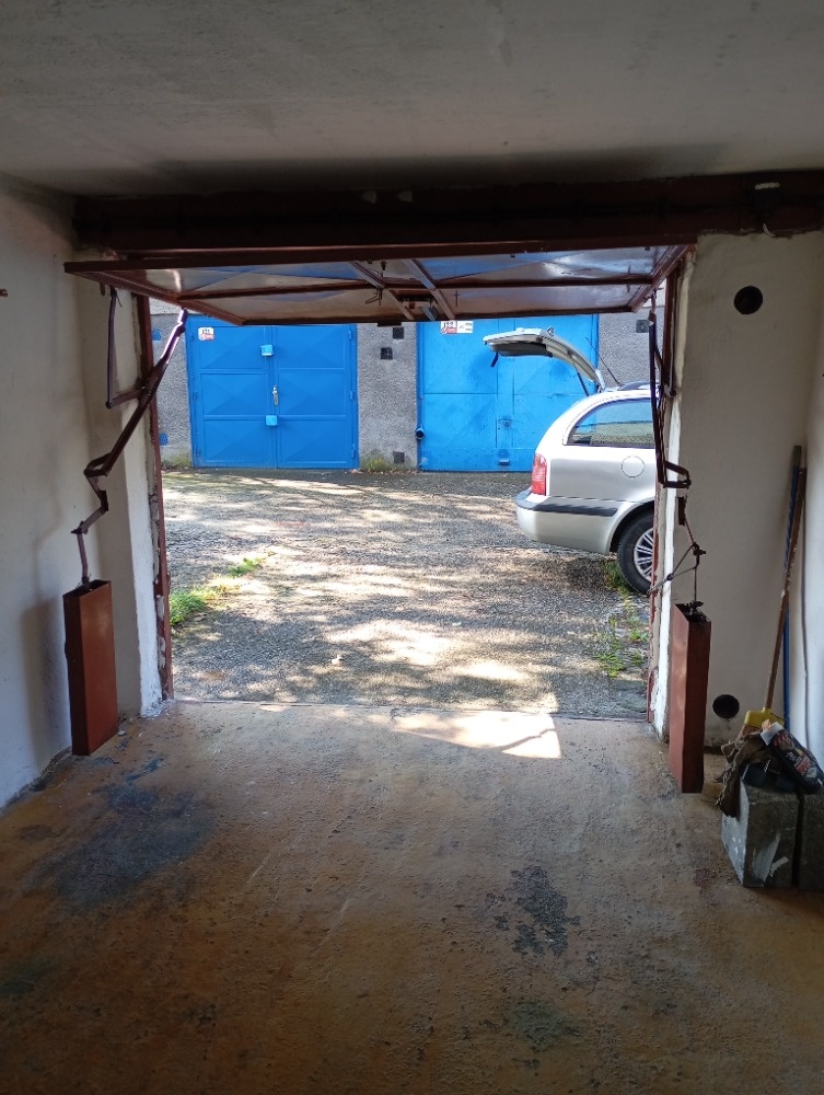 Garáž s elektřinou na prodej Ostrava Zábřeh - 2