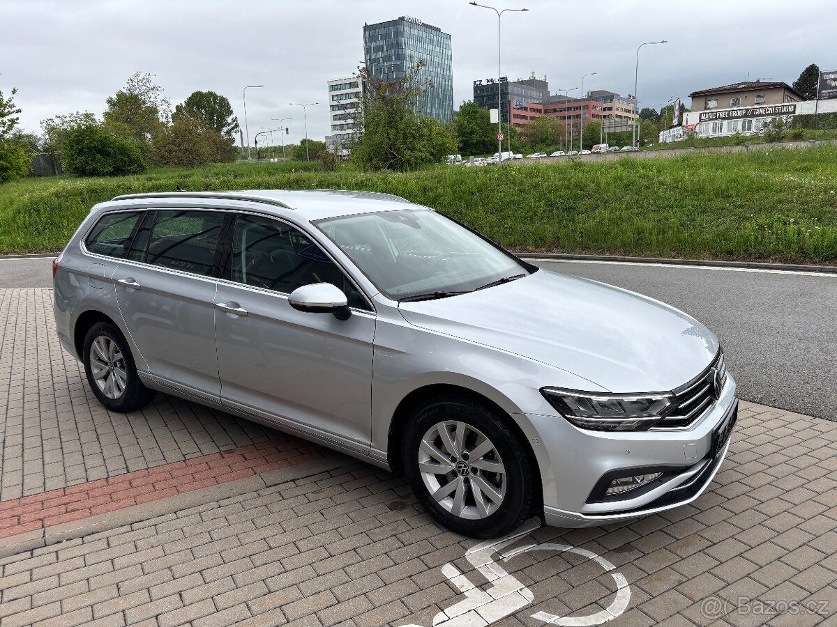 Volkswagen Passat 1.5 TSi 110kW 1 Majitel DSG - 2