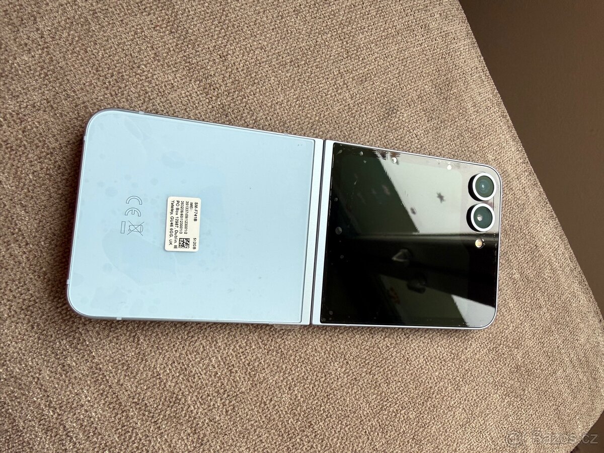 Samsung Galaxy Z Flip 6 12/512Gb z a iPhone - 2