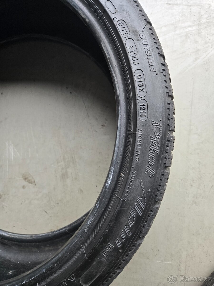 225/40R19 - 2