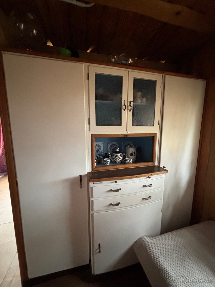 Starožitná kredenc,spíž, jídelní stůl - 2