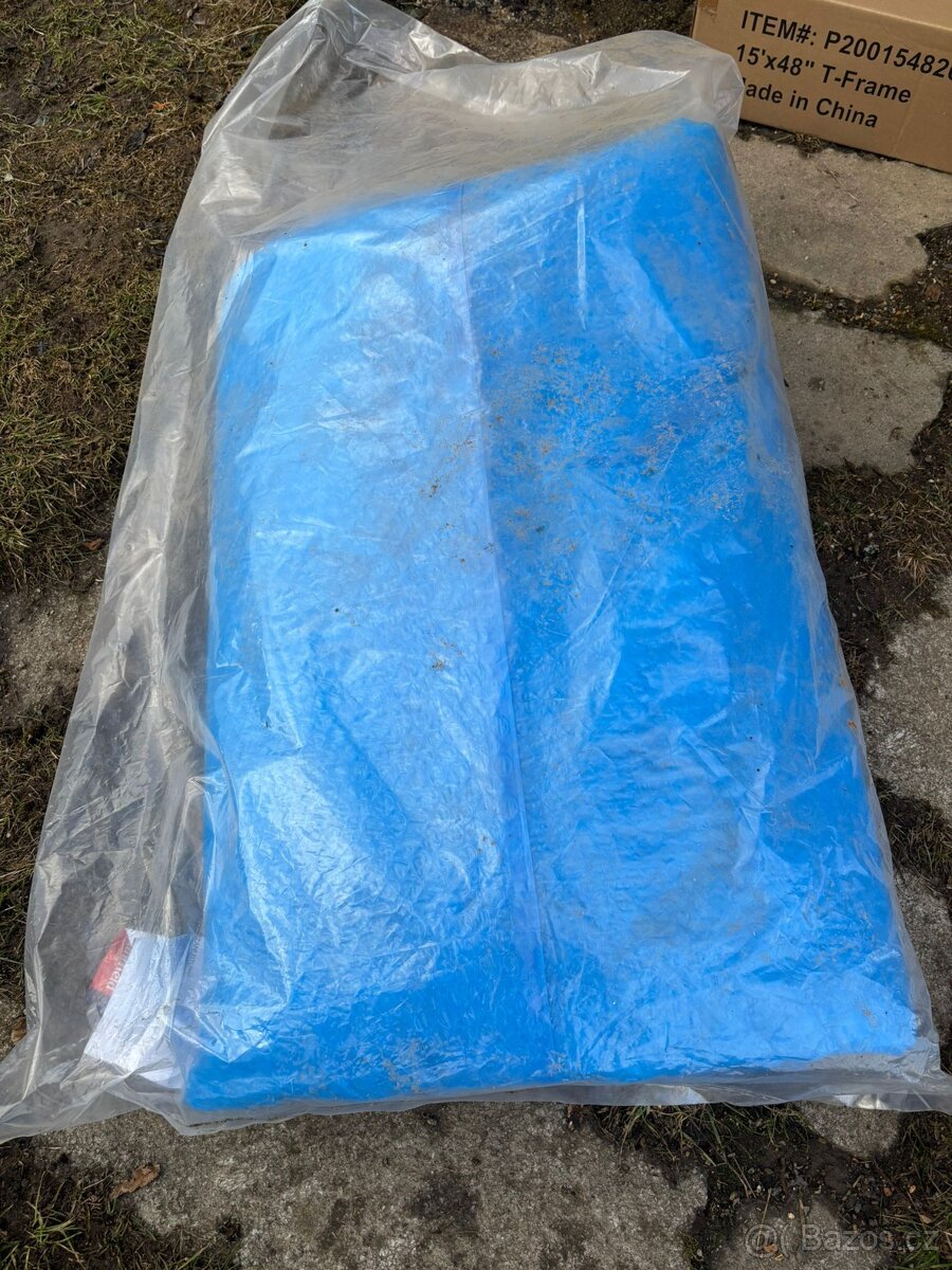 Nový bazén nerozbalený - 2