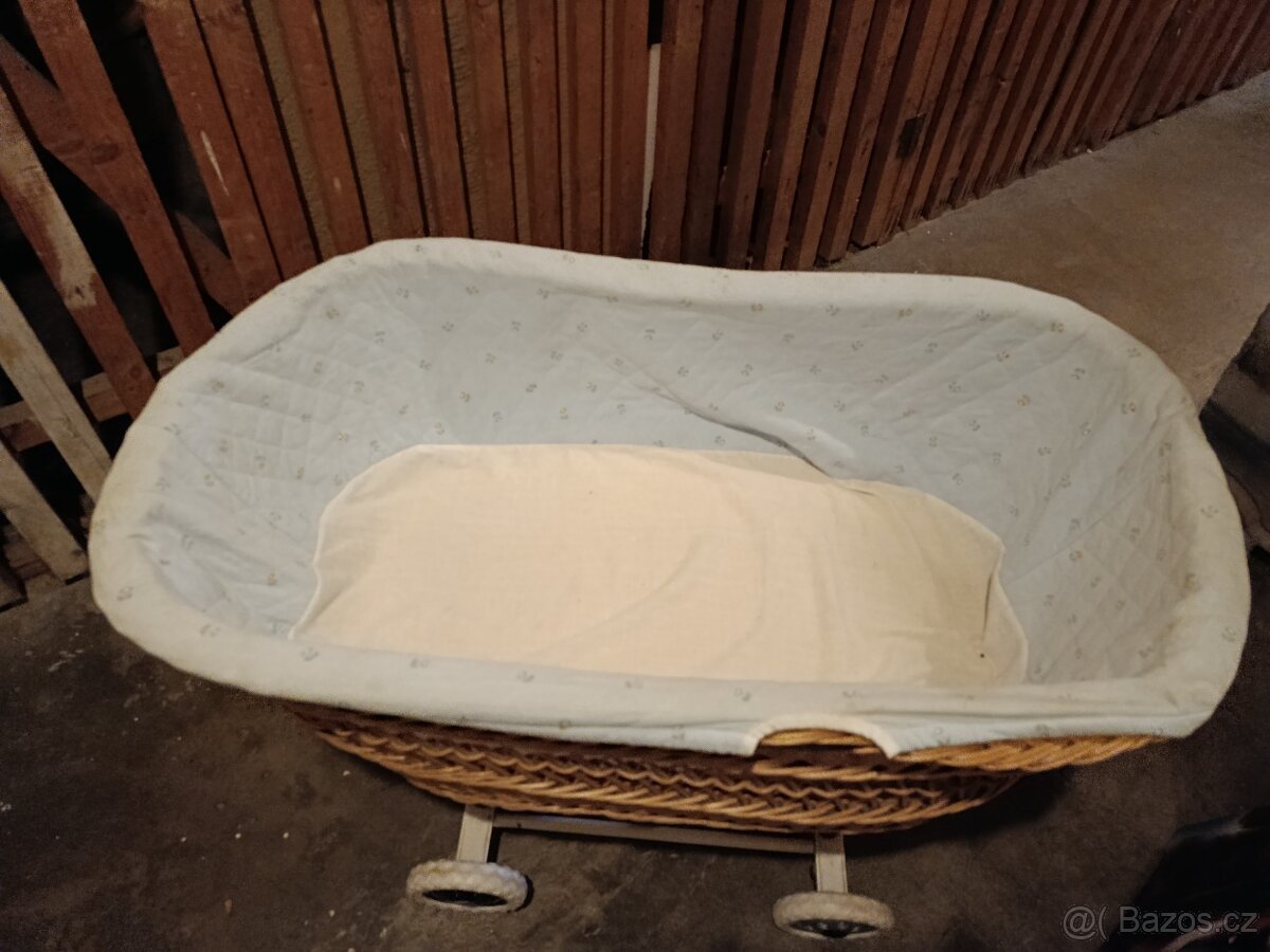 Dětský proutěný koš na kolečkách - 2