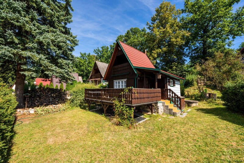 Prodej kompletně rekonstruované chaty s prostorným pozemkem, - 2