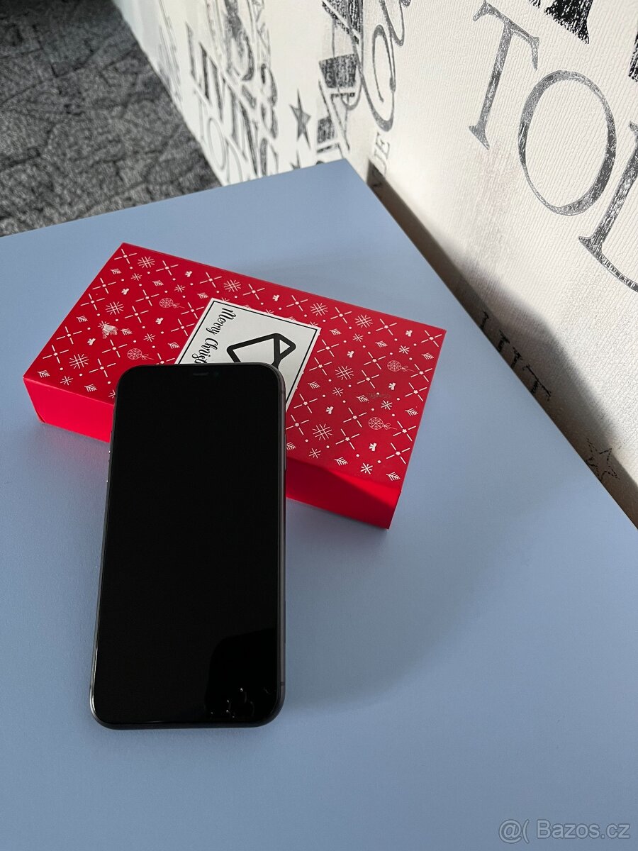 iPhone 11, černá barva - 2