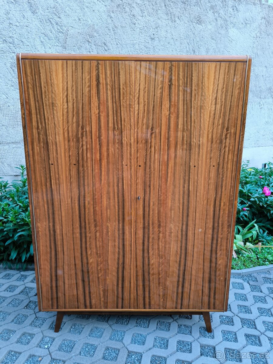 Retro šatní skříň B. Landsman a H. Nepožitek - 60. léta - 2