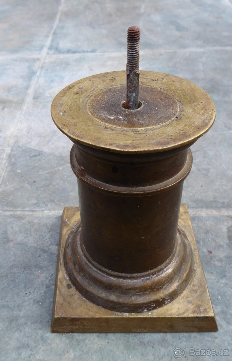 Kamenin.stojánek, mosazný postavec a sada závaží po dědovi - 2