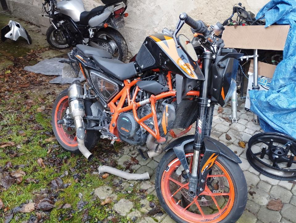 KTM Duke 690 R 2016 ,KTM 890 Adventure R 23 ,KTM 990 na díly - 2