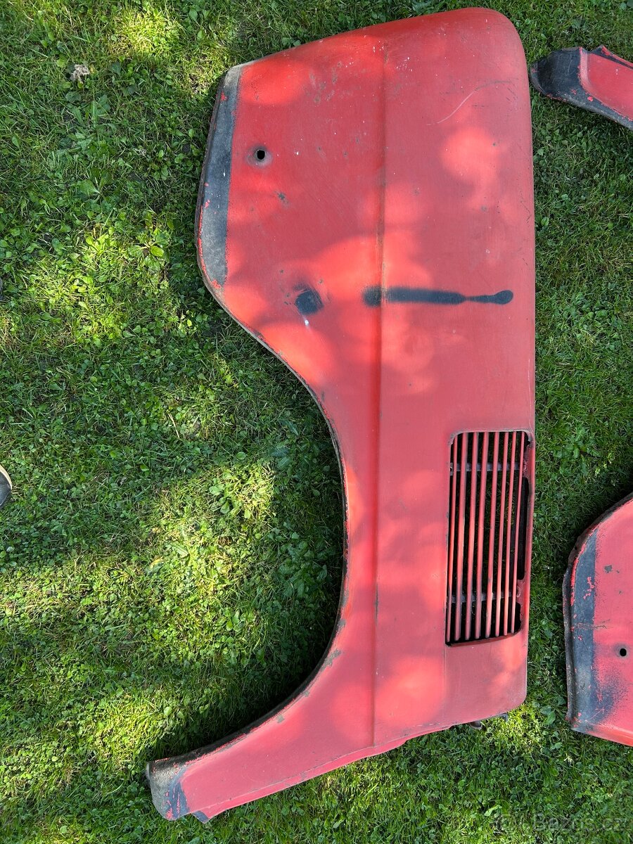 Zadní blatníky Škoda 100 - 2