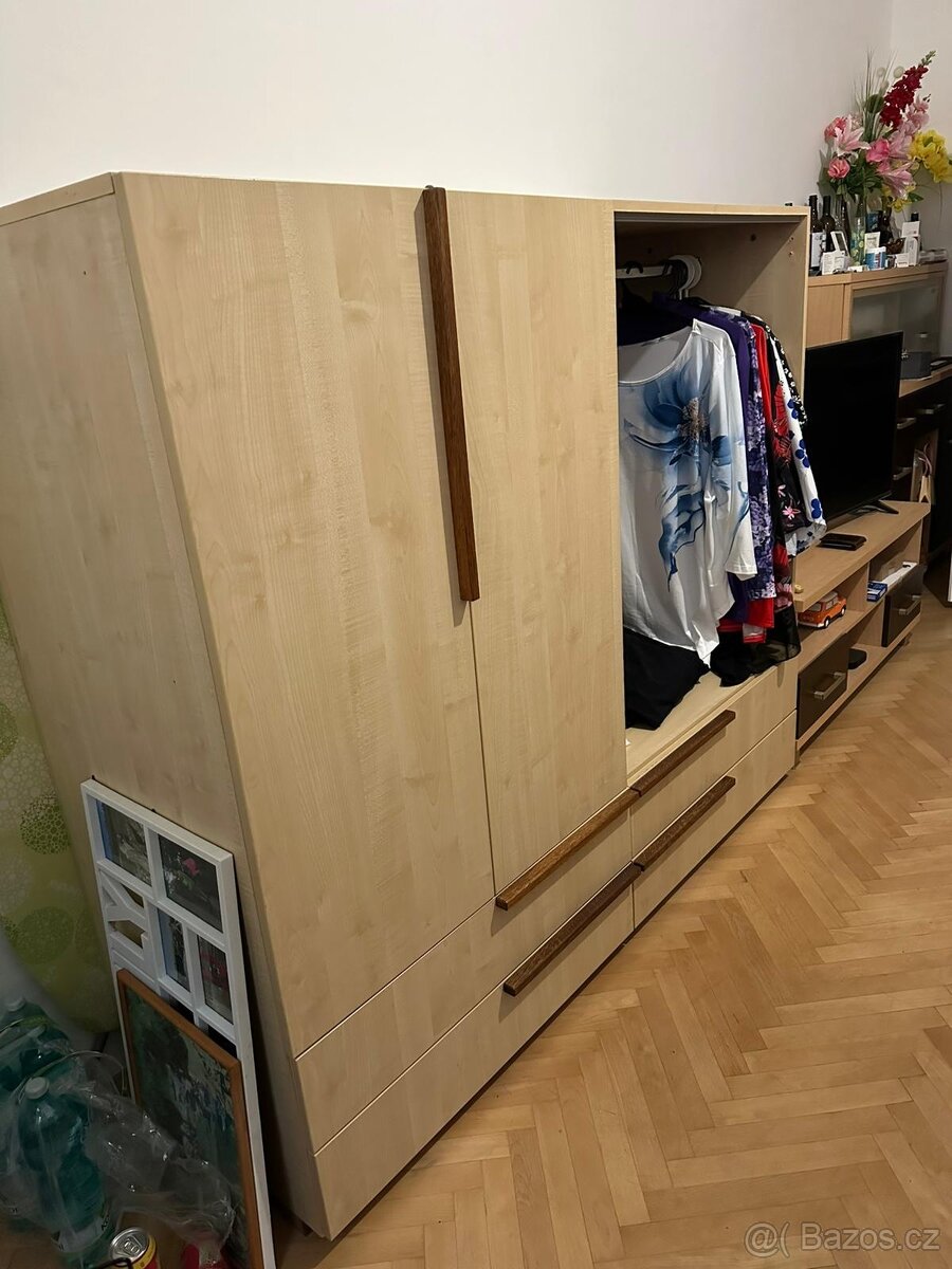 Šatní skříň - 2