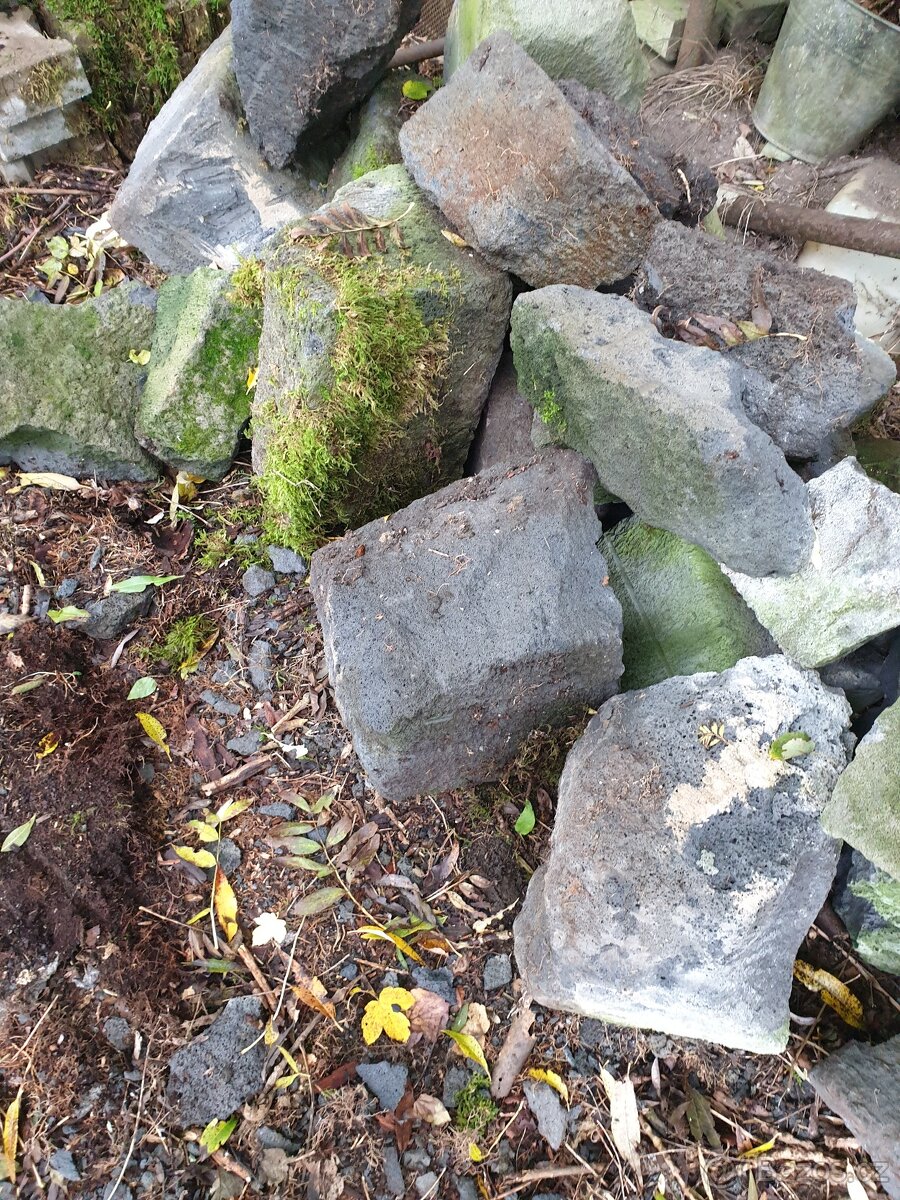 Nabízím za odvoz - Staré lehké tvárnice - 2