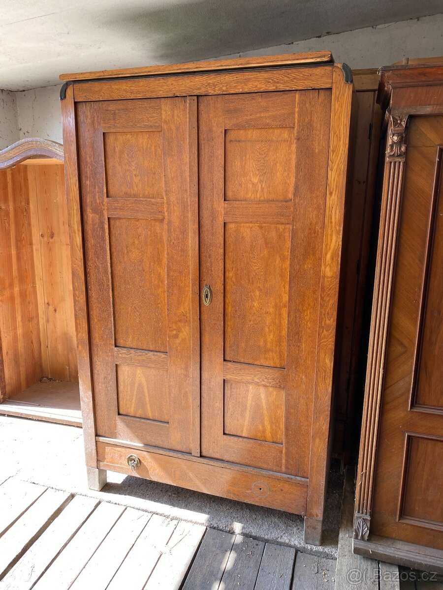 Secesní masivní skříň - 2