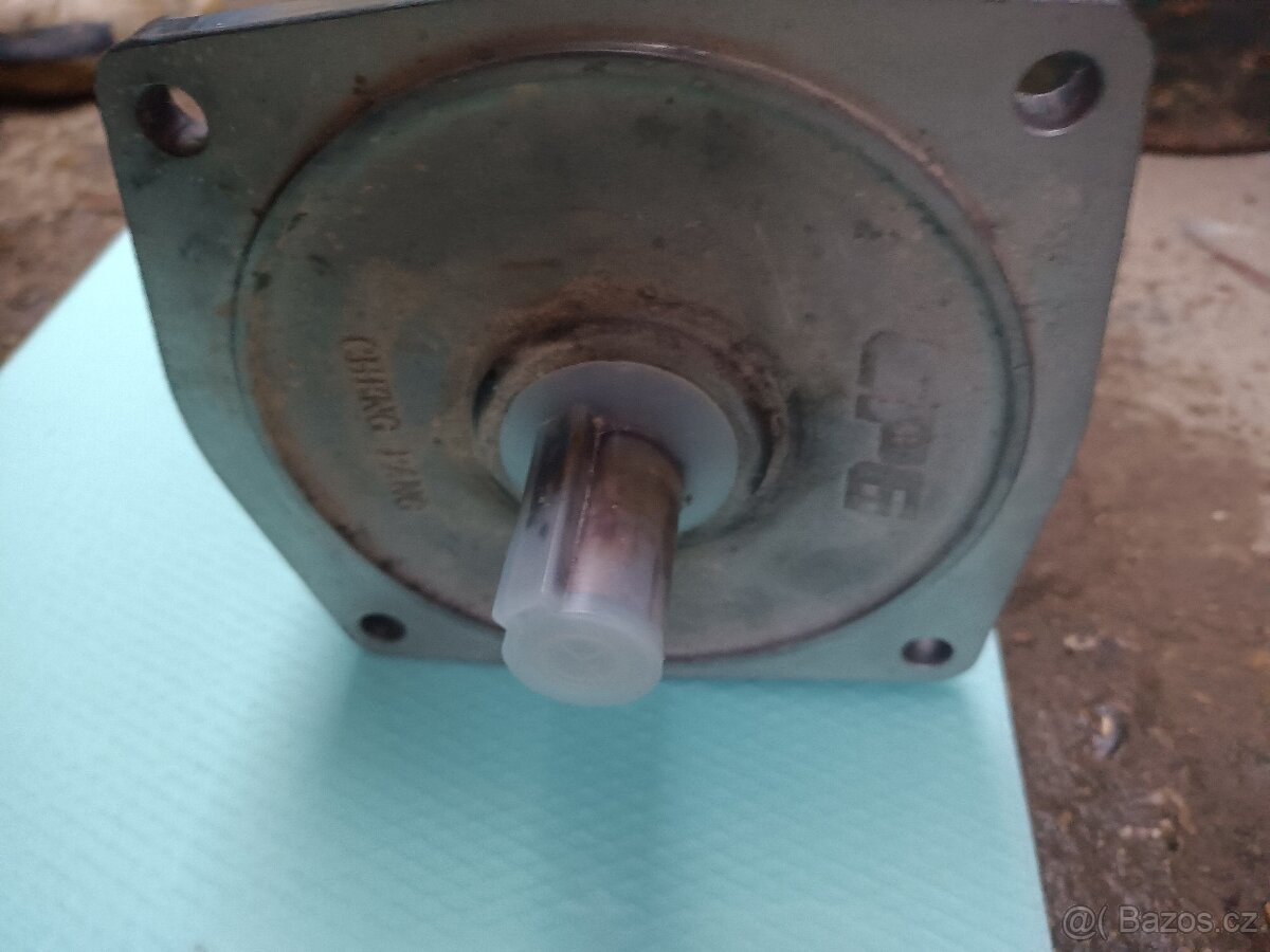 Indukční převodový motor s brzdou - 2