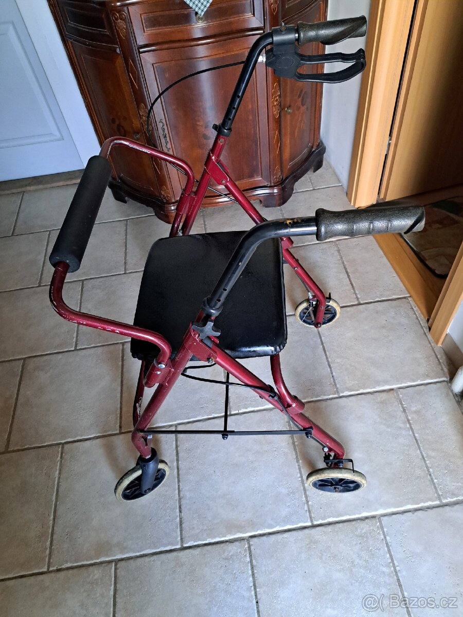 Invalidní chodítko - 2