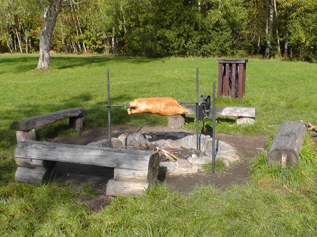 GRIL NAD OHNIŠTĚ - 2