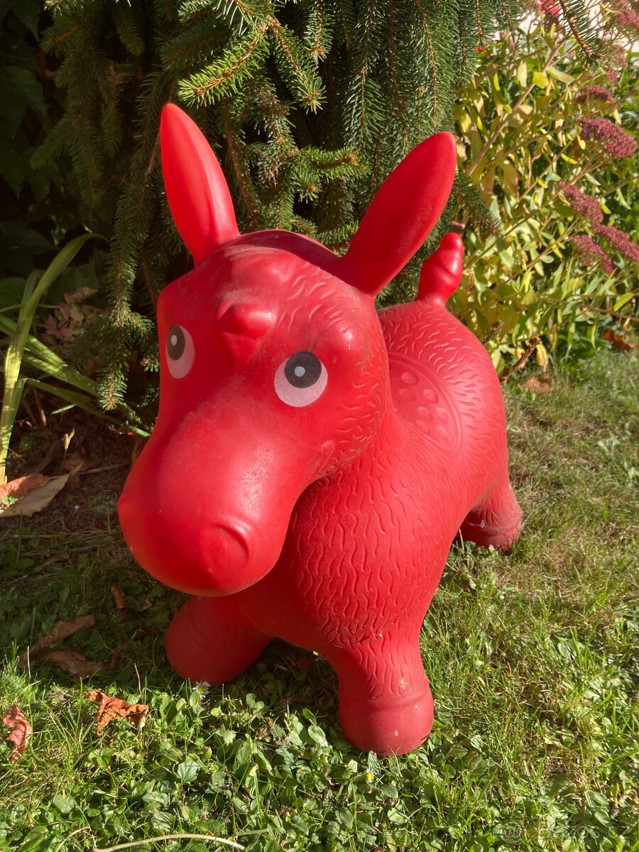 Gumový skákací koník - 2