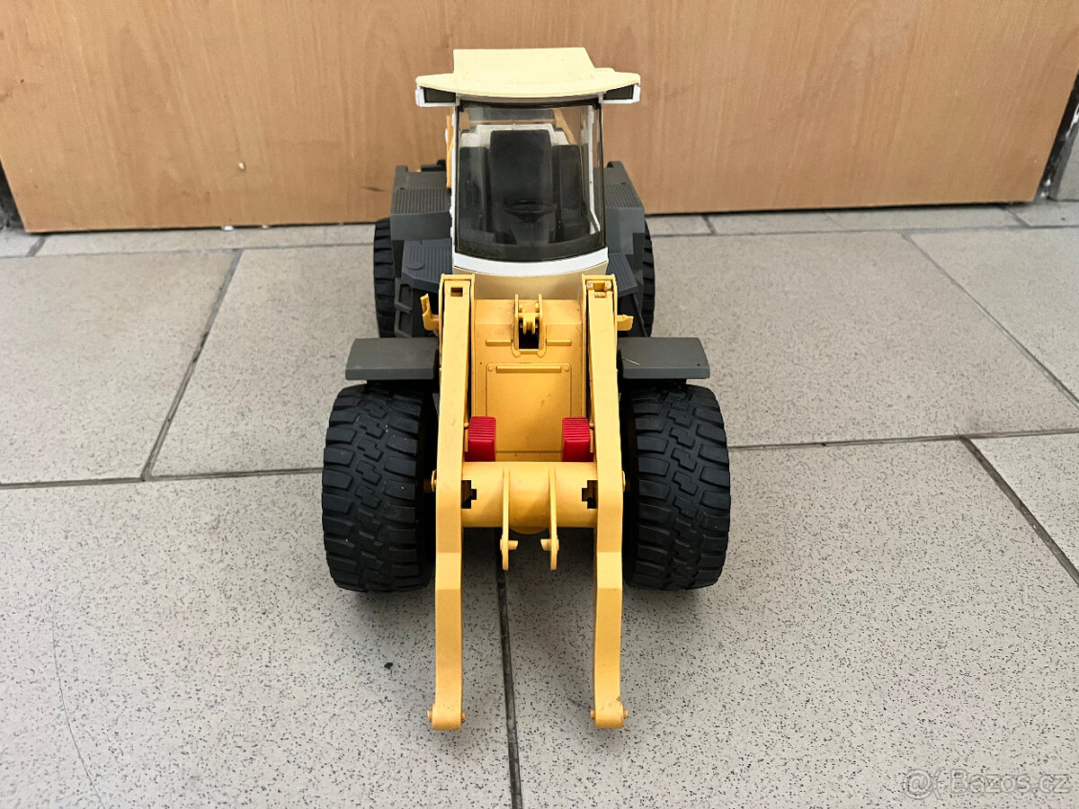 Zemědělská technik - nakladač - 2