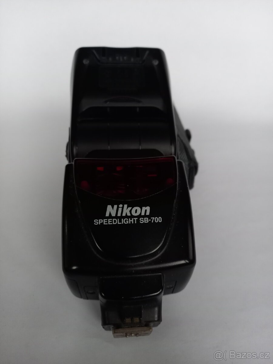 Nikon blesk SB-700 - 2