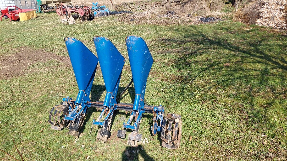 Sazeč česneku a cibule - 2