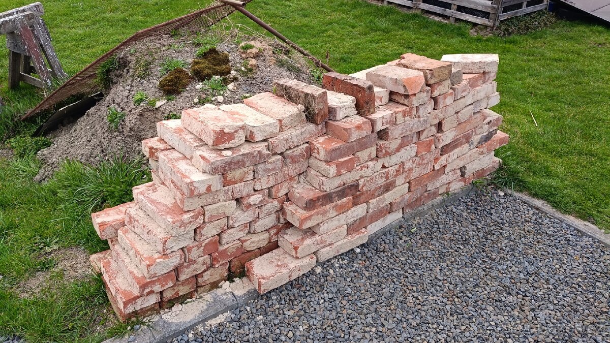 Staré cihly za odvoz - 2