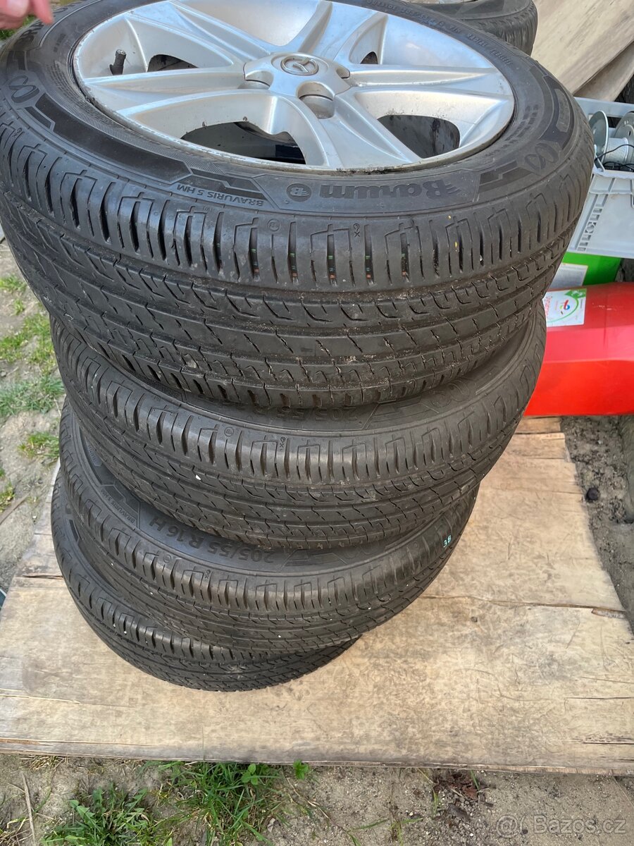 Gumy 205/55R16 - 2