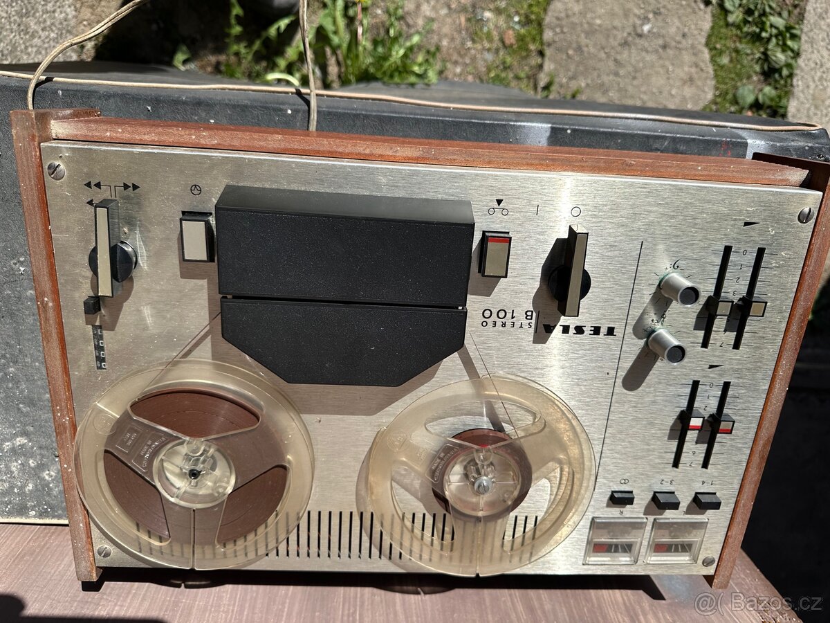 Retro magnetofon - 2