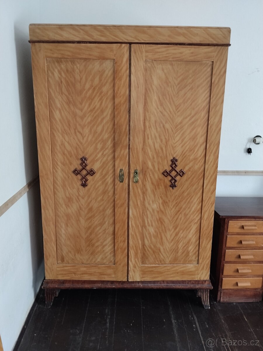 Starožitné skříně - 2