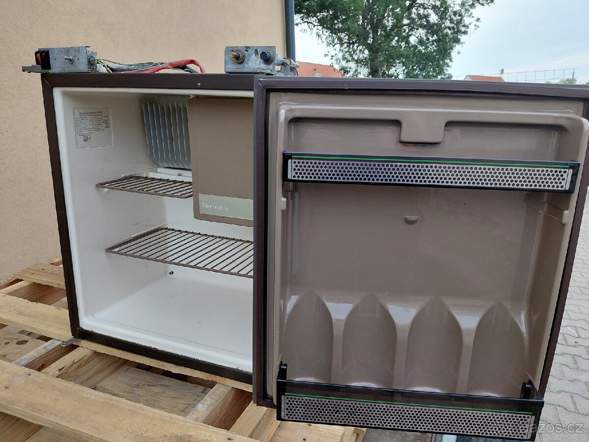 karavan lednice, dřez a lišta - 2