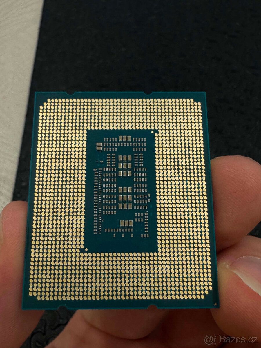 Intel Core i7-12700KF - 2