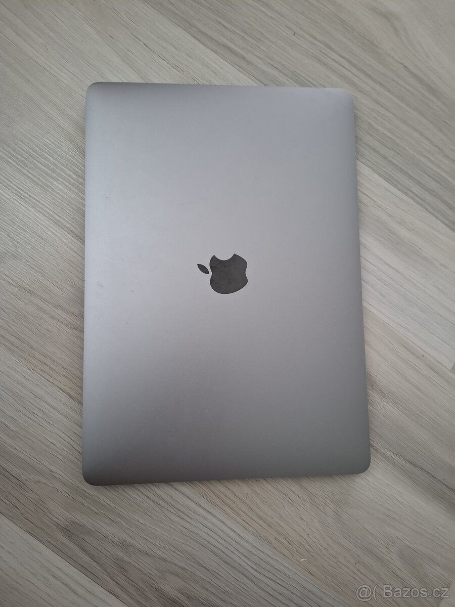 MacBook PRO 13 palců M1 chip 8 RAM 256SSD 80 cyklů - 2