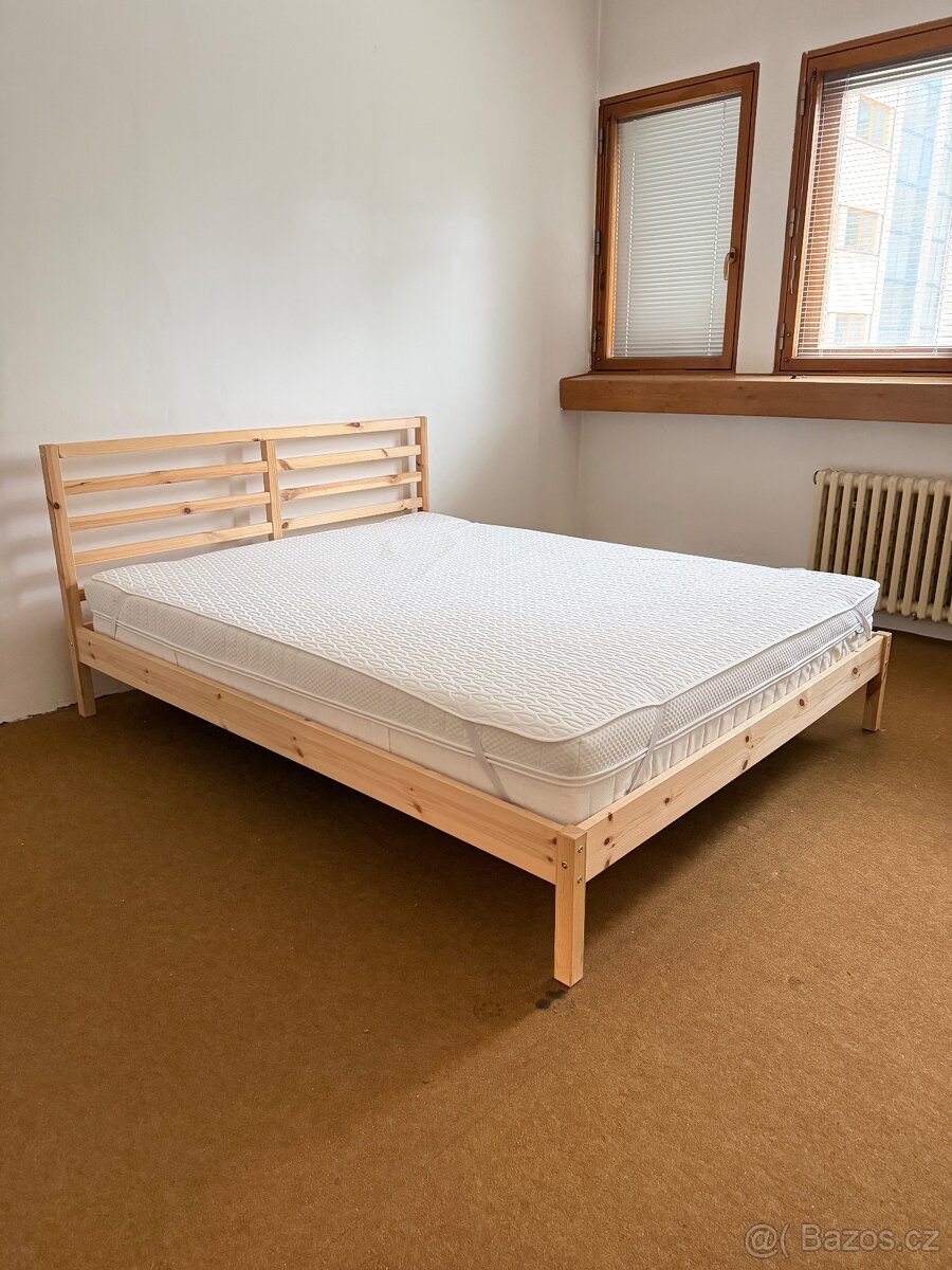 Postel s matrací s chráničem - 2