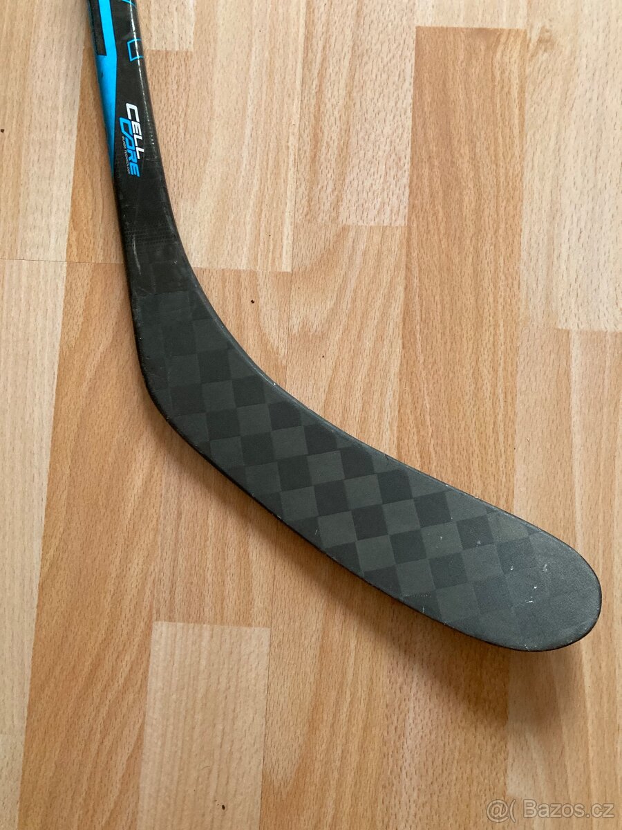 Hokejka Bauer E4, levá P28-40flex - 2