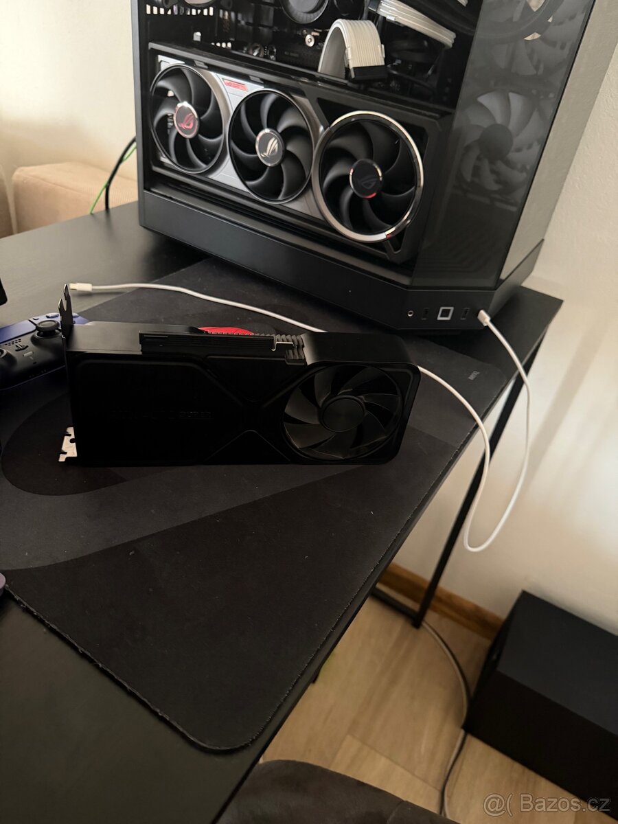 RTX 4070 Super Founders Edition - 2