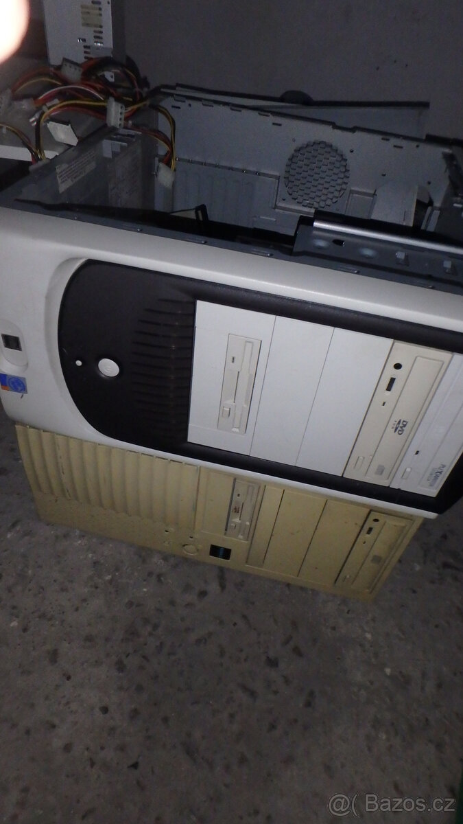 Starší PC skříně - 2