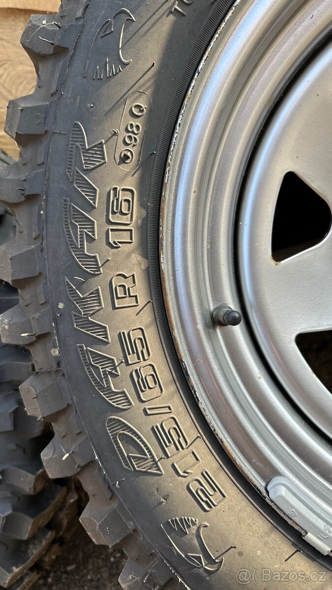 Offroad kola Suzuki Samurai, Vitara
