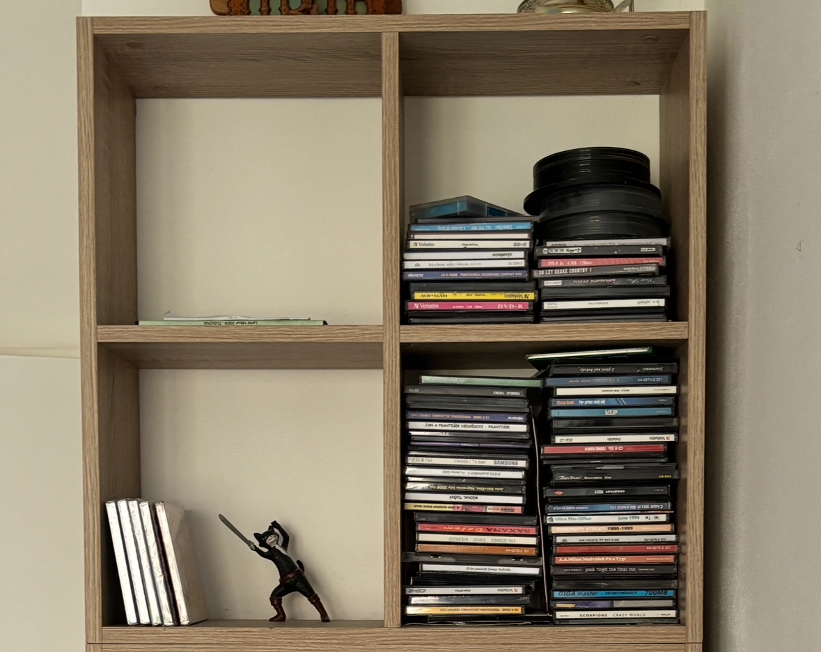 Policivý nástěnný regál - 2