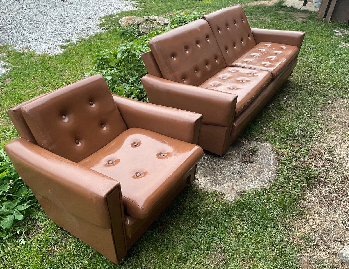 Koženkový gauč - 2