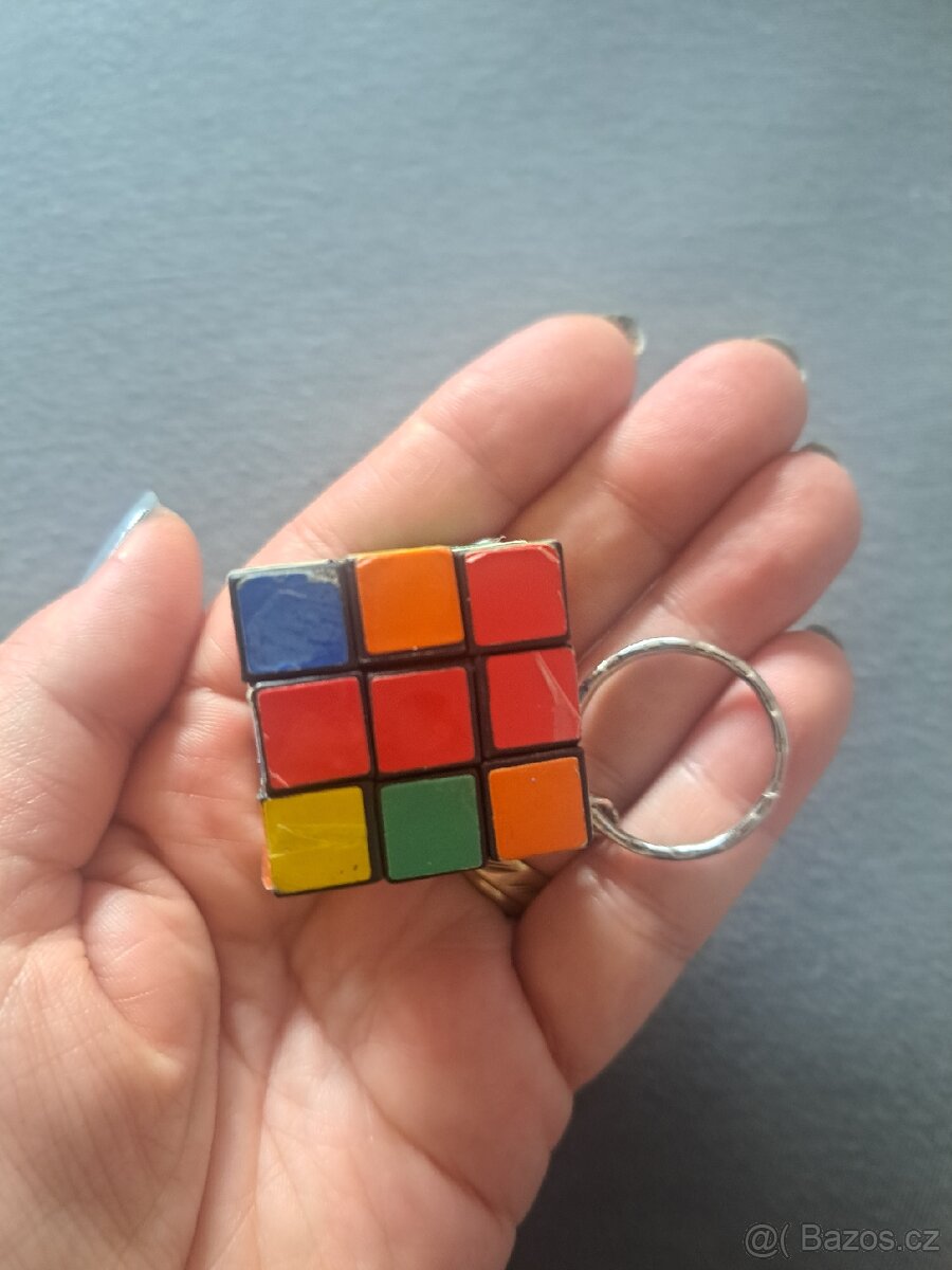 Přívěsky na klíče, rubikova kostka,teniska - 2