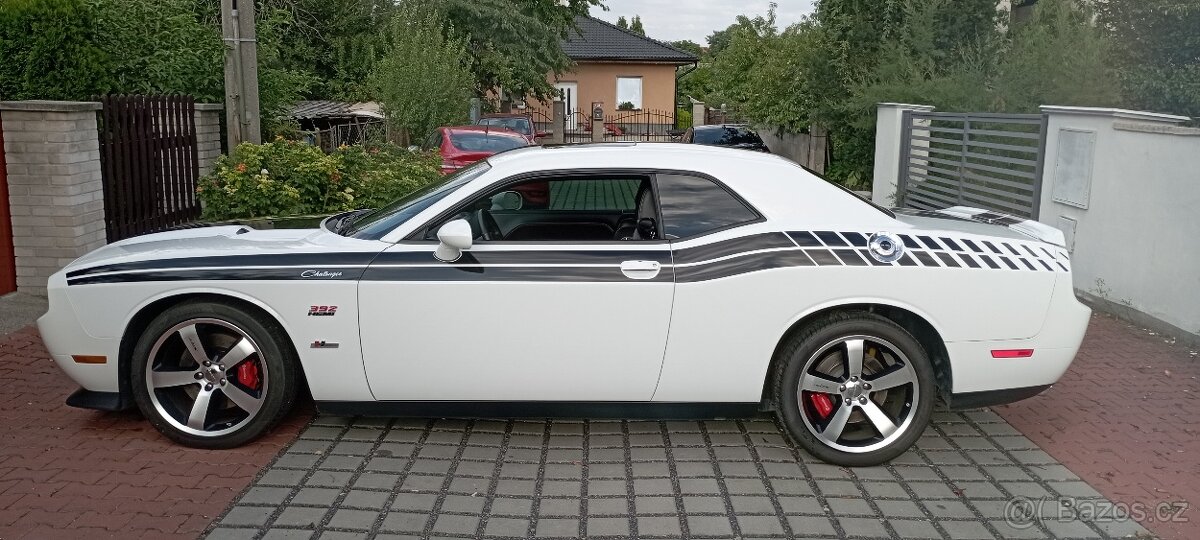 Dodge Challenger 6.4 SRT manuál - 2